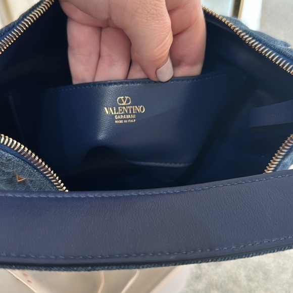 VALENTINO GARAVANI
Small Rockstud Spike Hobo Bag - Picture 12 of 16